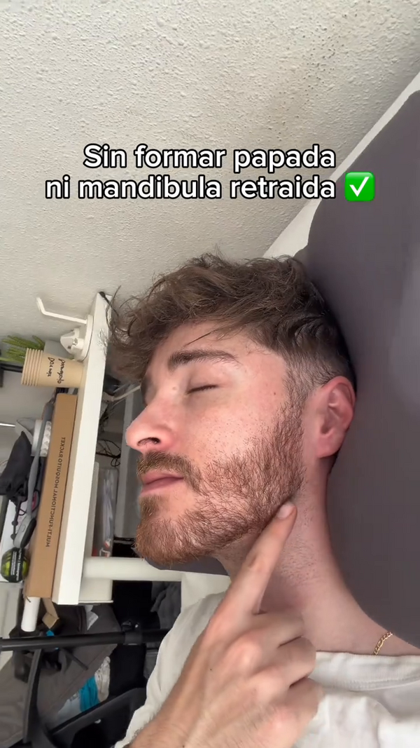 Almohada cervical que alinea el cuello sin formar papada